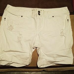 White bermuda shorts